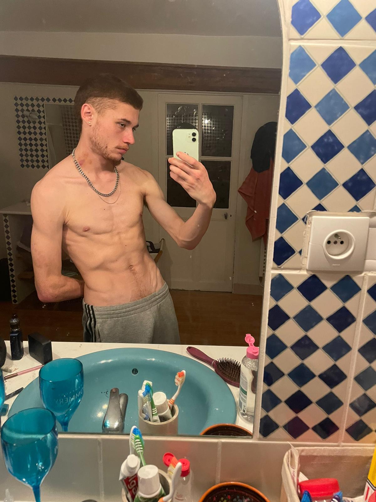 Perfil de Amon, 18 años, escort trans en Blesa